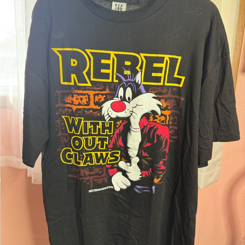 Vintage 1992 Sylvester Looney Tunes “Rebel without claws” tee size XL